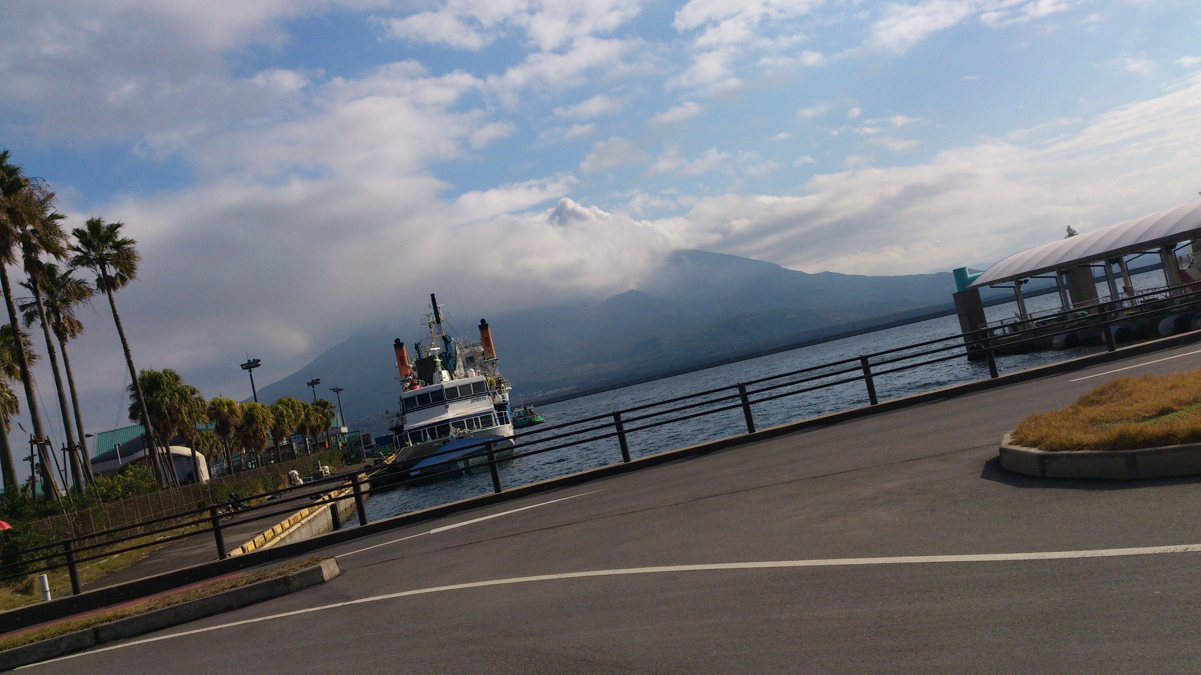 2012年12月。僕は種子島を一人で旅した：夜行バス降りたらすぐに「桜島」が見えた