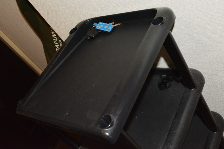 古いシューズラックの天板