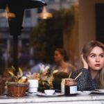 イメージ：「一人ご飯」が苦手だった僕が、克服して一人で飲食店に行けるようになった方法